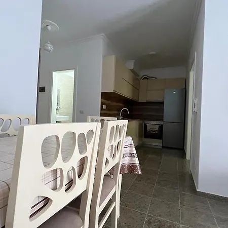 Lidi Appartamento Velipojë